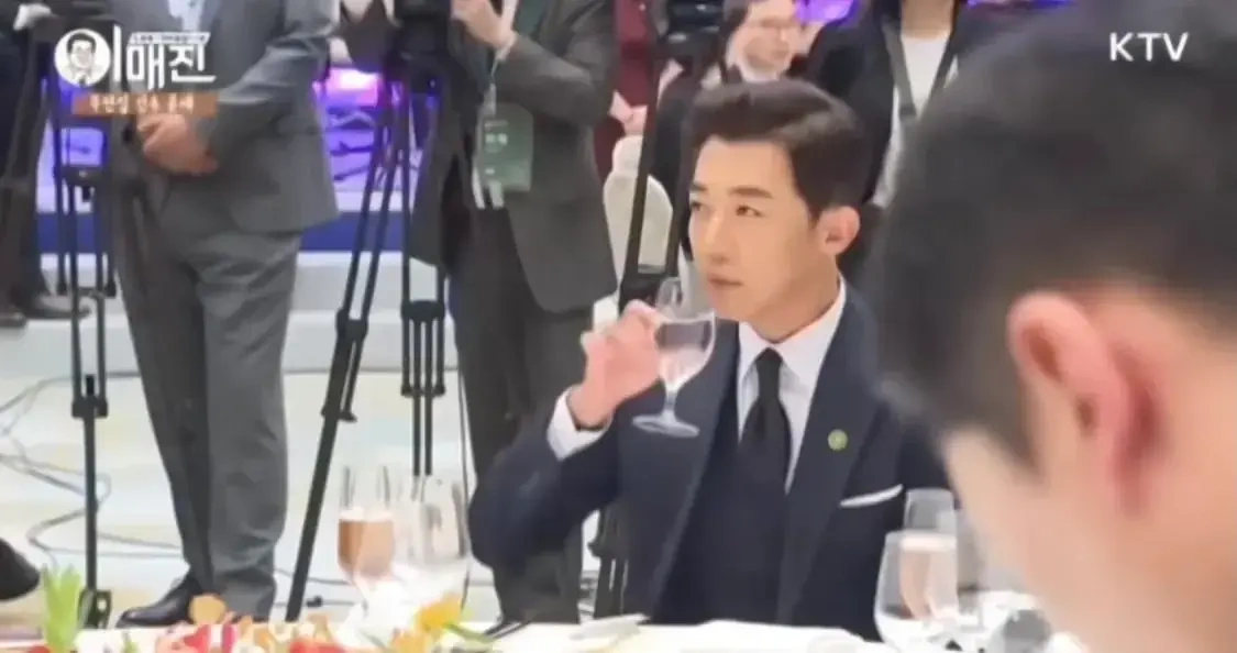 安在旭在青瓦台出席国宴