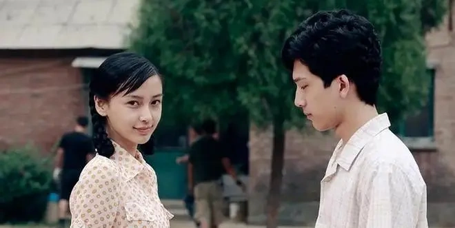早于黄晓明前的起步：杨颖16岁后的演艺初探