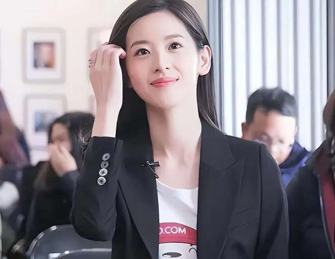 章泽天：跳出标签的&ldquo;大女主&rdquo;，用清醒书写人生剧本