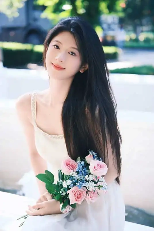慕婴：黄泉当铺的神秘摆渡人，新人苏棋的演艺起步路