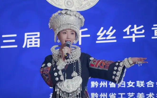 三年四登央视女主！毛晓彤转型封神，民族造型惊艳，演技获封 "免检"