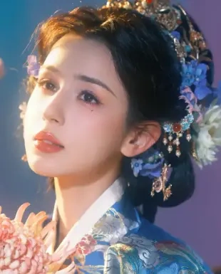 从敦煌飞天到簪花美人，哈妮克孜凭什么越美越红？