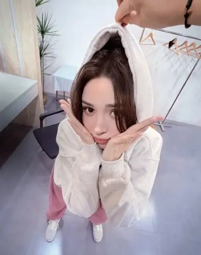 从性感女王到萌娃手办：娜扎的颜值进化史