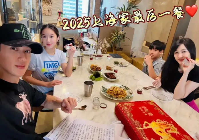 从校服到婚纱 29 年，这对 "隐婚" 夫妻的幸福藏不住