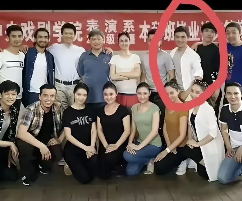 闫学晶儿子中戏合照疯传！