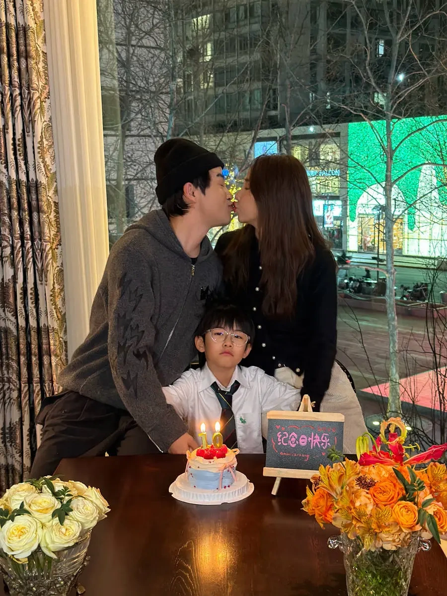 李茂晒十年婚照甜度超标！