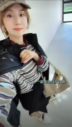 李念 14 岁女儿正脸首曝光！