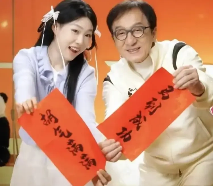 小沈阳女儿牵手成龙，为何全网都在反对？