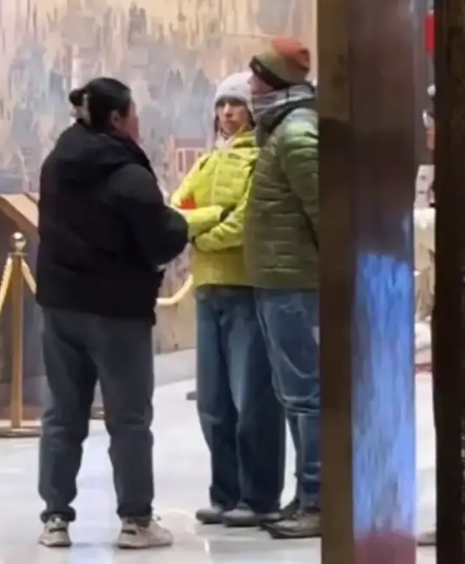 刘青云夫妇洛阳低调度假
