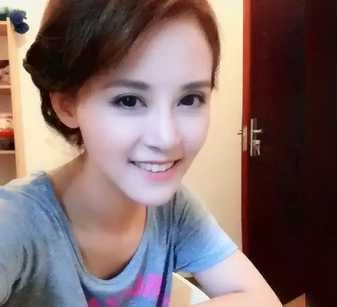 卖房驻唱陪你吃苦，爆红后将我抛弃！