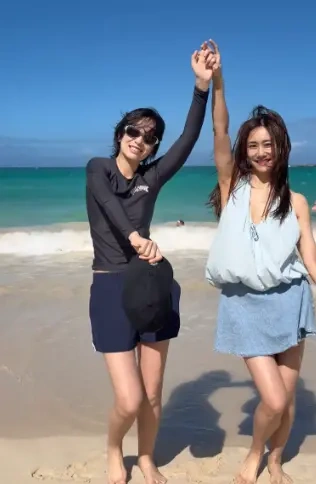 夏威夷沙滩名场面！李斯丹妮刘芸