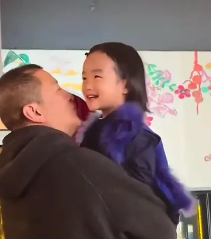 李亚鹏温柔回应引全网破防：最好的爱，是给孩子边界感