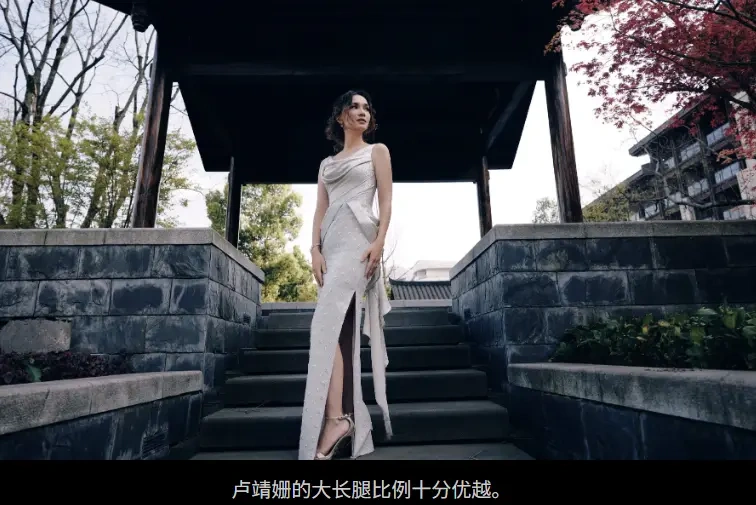 卢靖姗晒溜娃照，二胎儿子