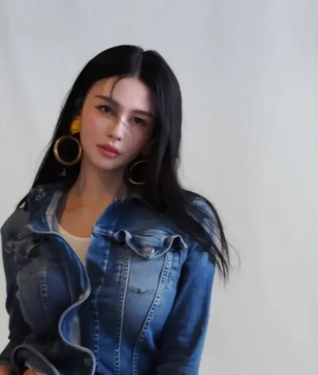 香港最美星二代晒蕾丝内衣照