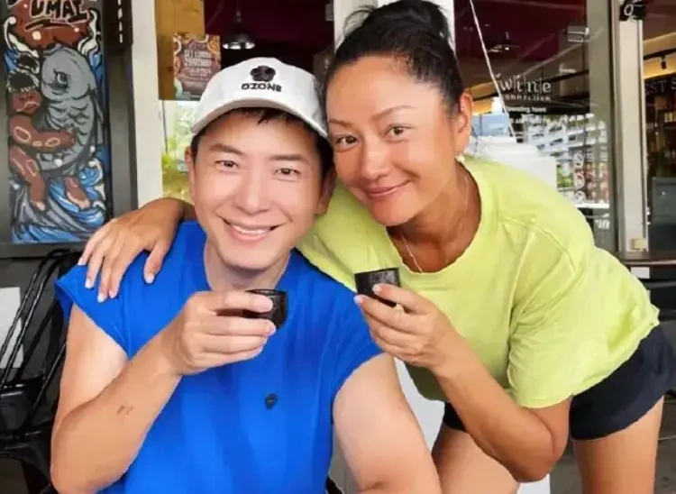 54 岁瞿颖官宣已婚！