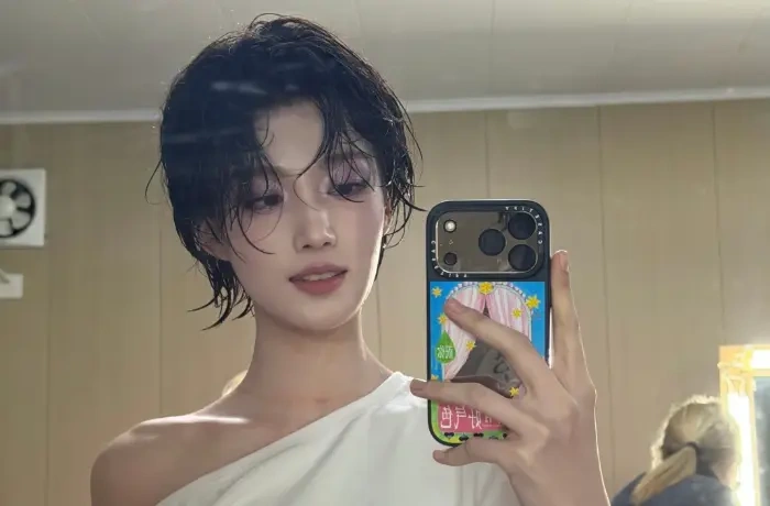 元气少女上线！卢昱晓短发造型清爽吸睛，笑起来治愈感爆棚