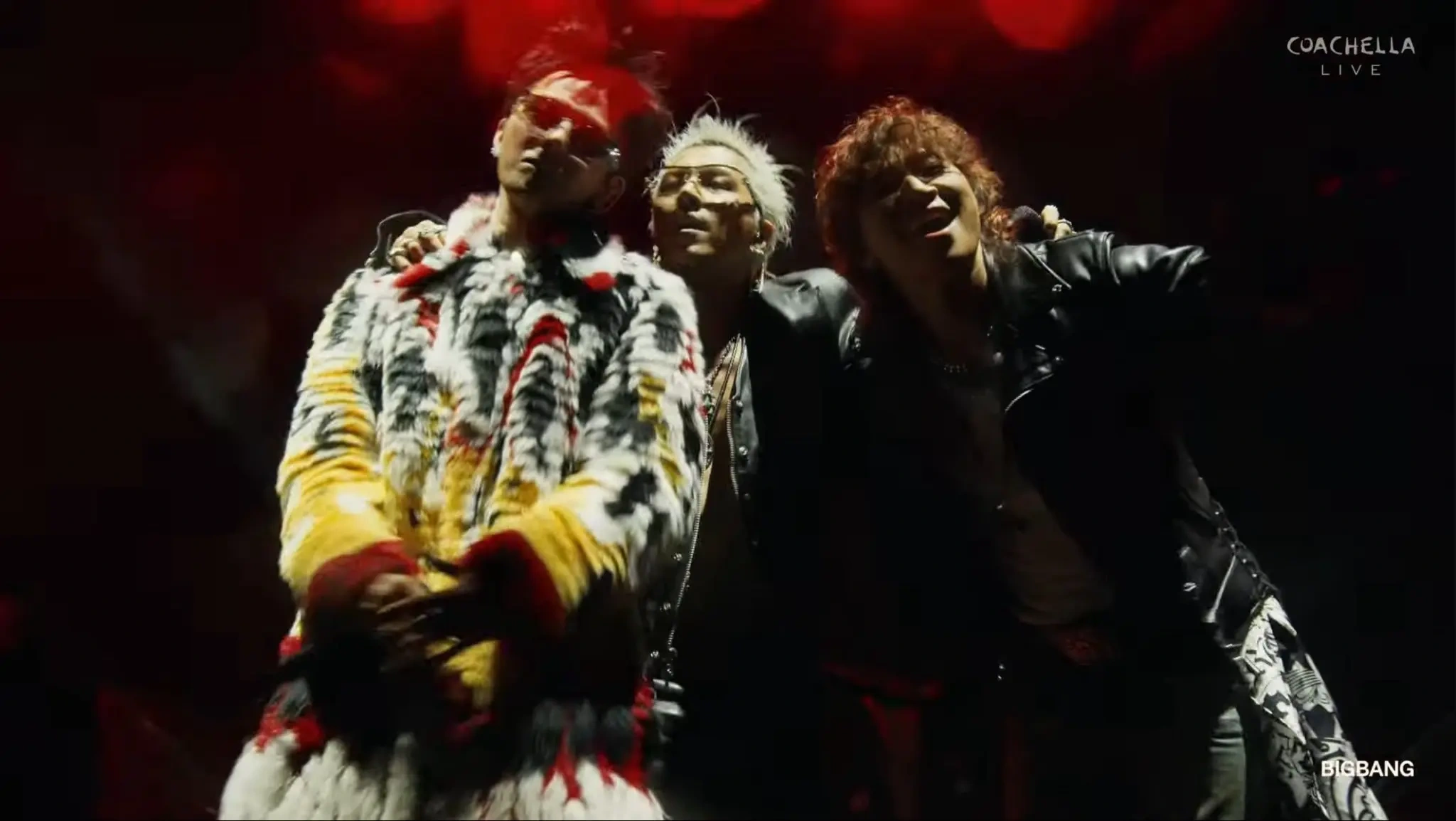 BIGBANG科切拉舞台掀起20周年序幕，三人组携经典曲目宣告回归