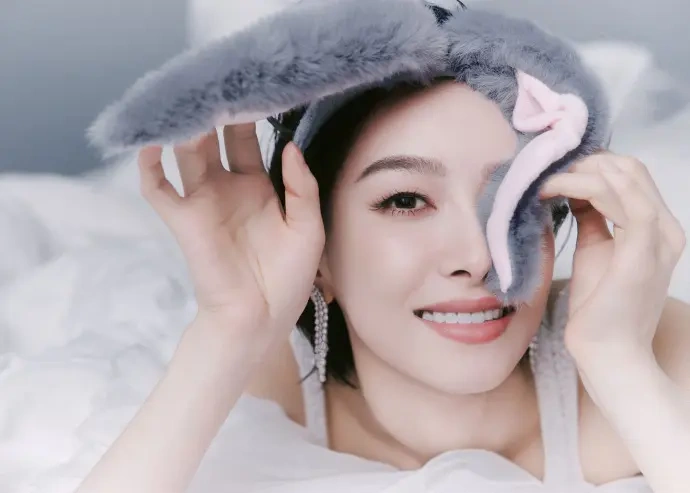 宋茜白纱兔耳造型 灵动娇俏尽显少女感