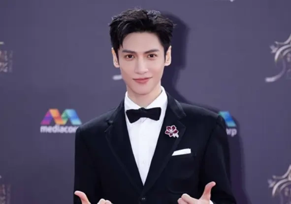 罗云熙受邀出席第31届新加坡红星大奖，成首位内地双嘉宾！