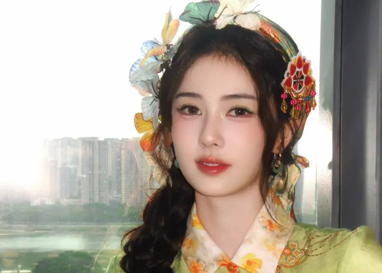 白鹿泉州跑男造型出圈！身穿惠安女服饰，簪花斗笠氛围感拉满~
