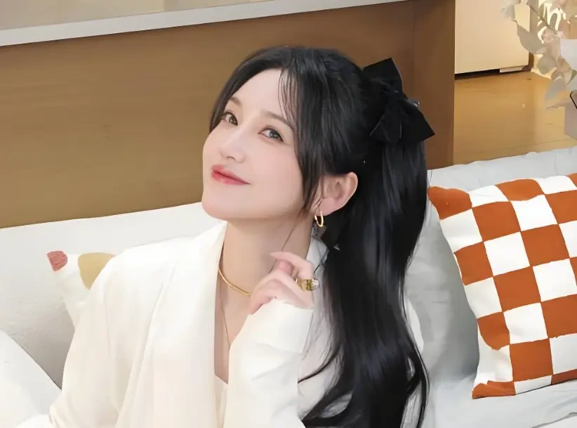 金莎否认怀孕:身形浮肿因频繁倒时差,新婚夫妻备婚纱照引期待
