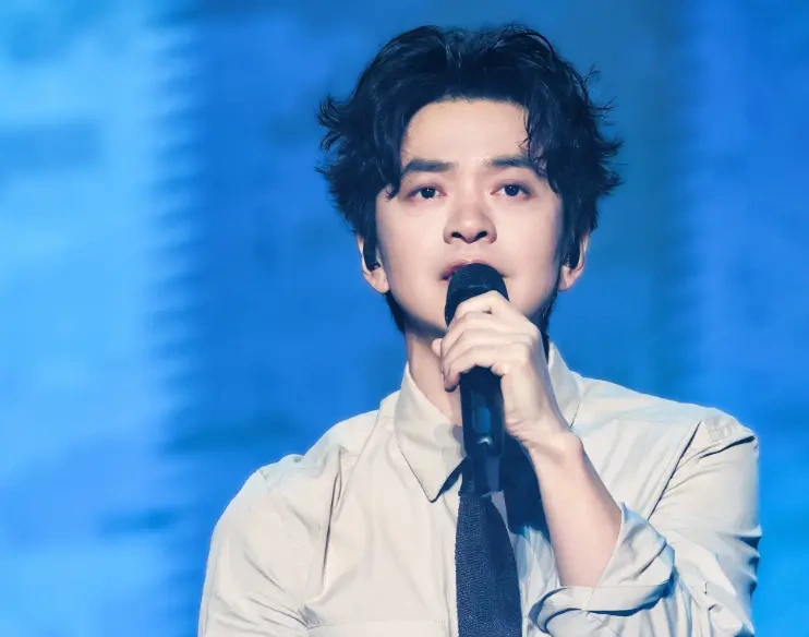 李健全新单曲《蓝色夜曲》上线，以诗意旋律唱尽夜色哲思！