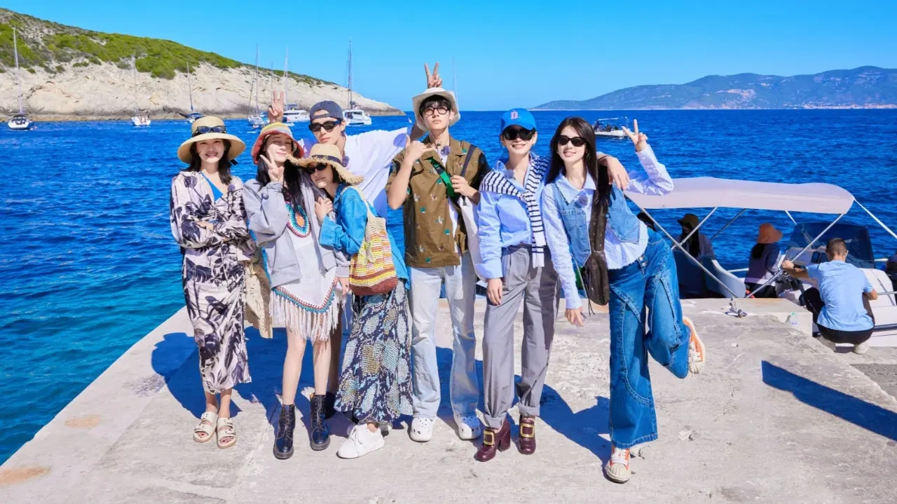 花少制作人李超爆料：有艺人希望在旅行中获得美好恋情，引发&ldquo;旅综边界&rdquo;热议