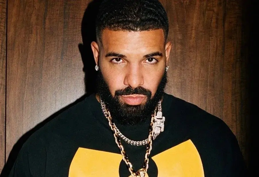 Drake凌晨突袭发布三张专辑，43首歌一次到位