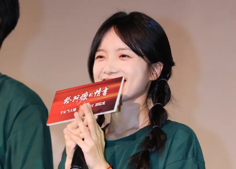 低调转型！李思潼官宣演员身份，凭一部电影从素人出圈