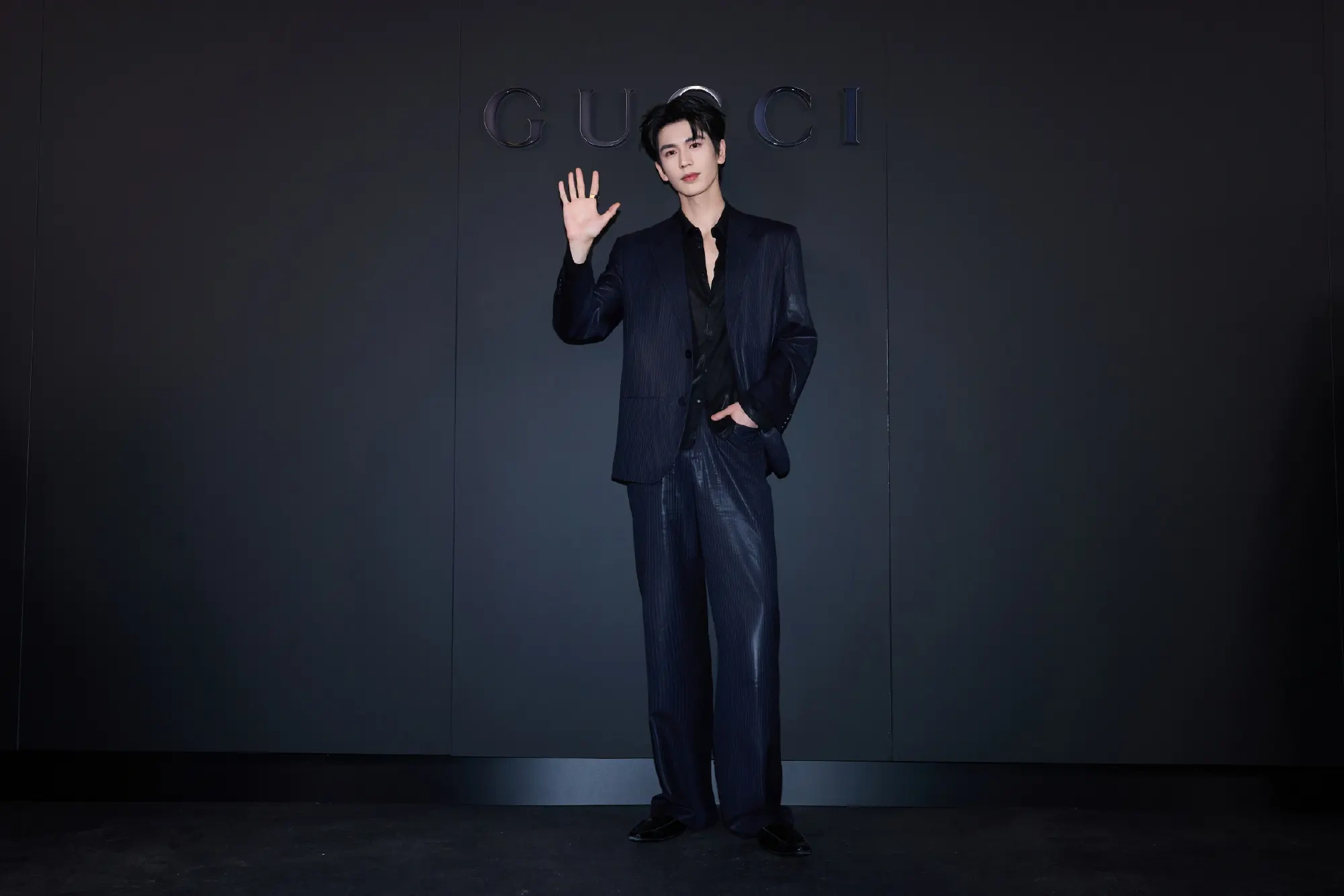 张凌赫GUCCI大秀登美趋第一，内娱男演员海外热度破纪录