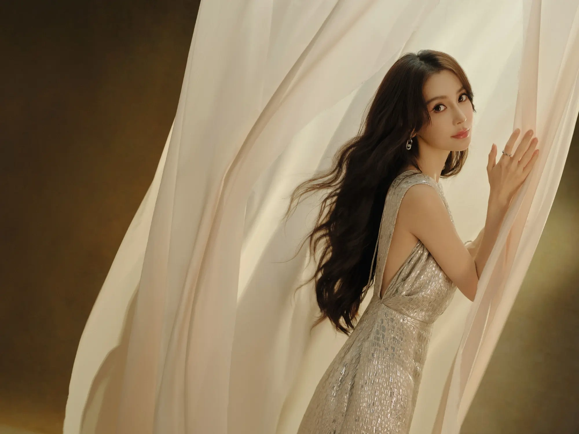 美到失语！Angelababy520 活动穿银河礼服，刷新内娱高定纪录