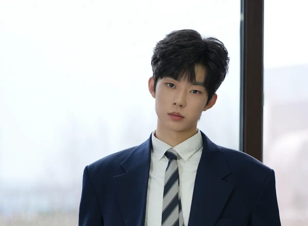 恋综男嘉宾李嘉凯人设崩塌：前女友直播曝冷暴力、低俗言论，节目组背调遭质疑