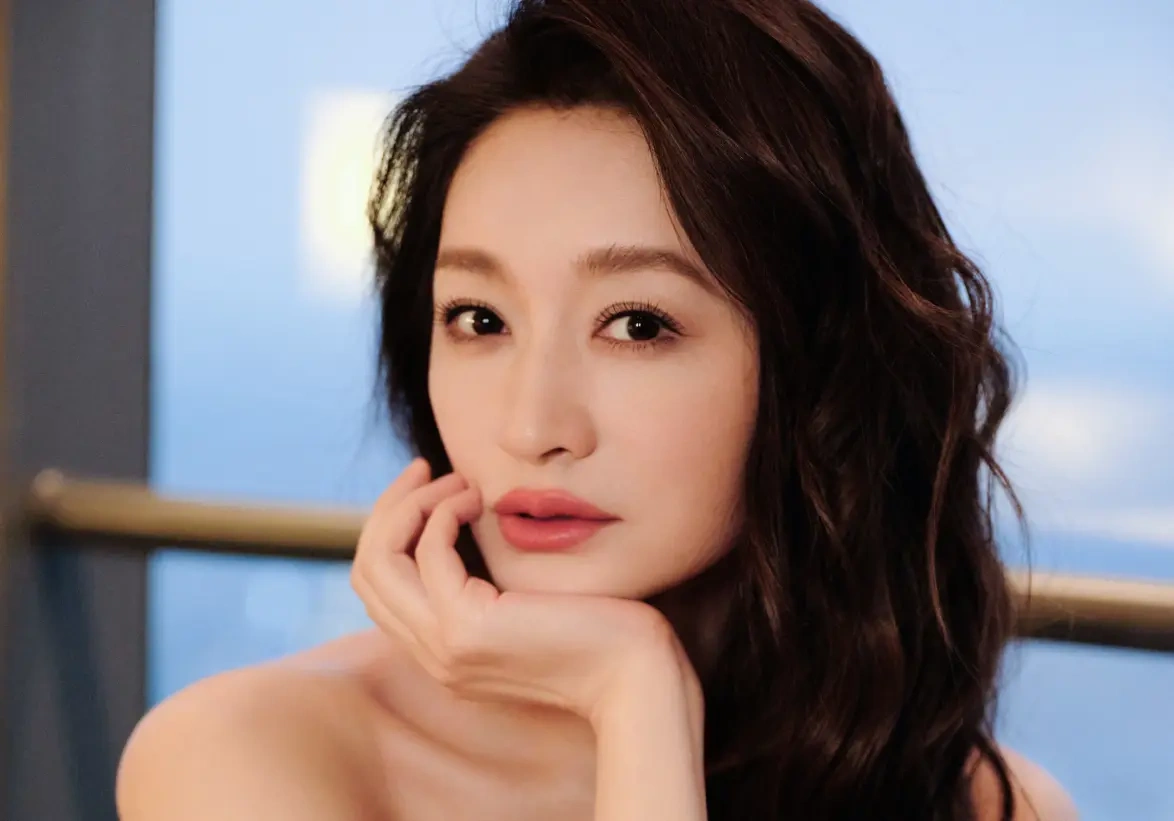 李小冉深夜发文&ldquo;有没有让心变硬的药&rdquo;随后秒删，引网友猜测