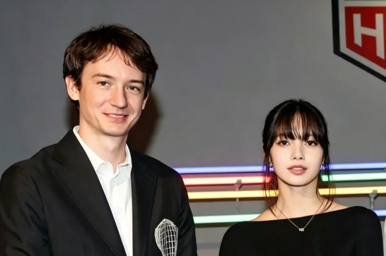 Lisa与LV三公子疑似分手：社交互动清零、家族取关，豪门绯闻终成谜