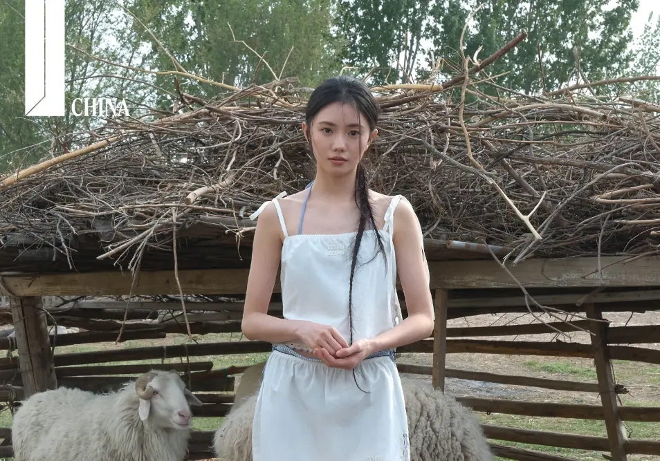 刘浩存牧羊女造型大片出圈，田园质感呼应角色蜕变！
