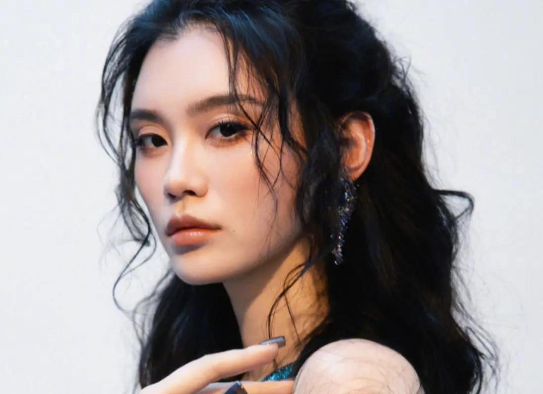 奚梦瑶家境引热议，出身上海优渥中产家庭