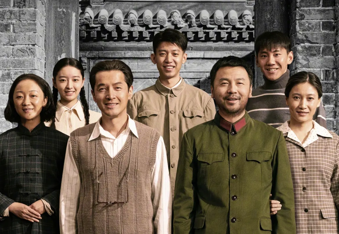 冯小刚《抓特务》定档端午，雷佳音胡歌上演 40 年宿命对决！
