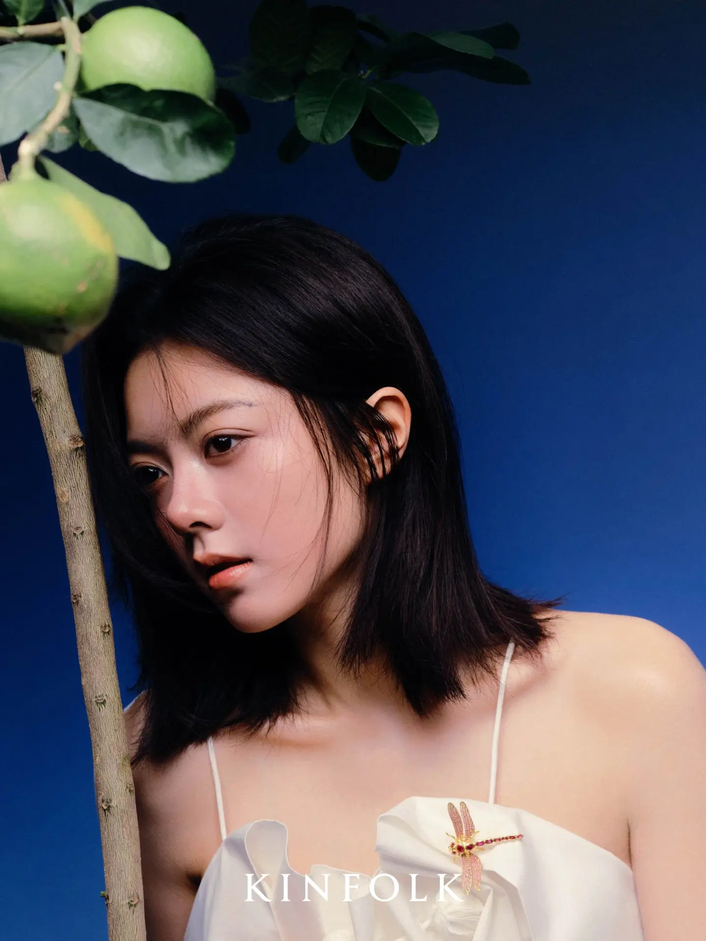 赵今麦登《KINFOLK》夏季刊：深海梦境质感，打造深邃静谧夏日浮梦