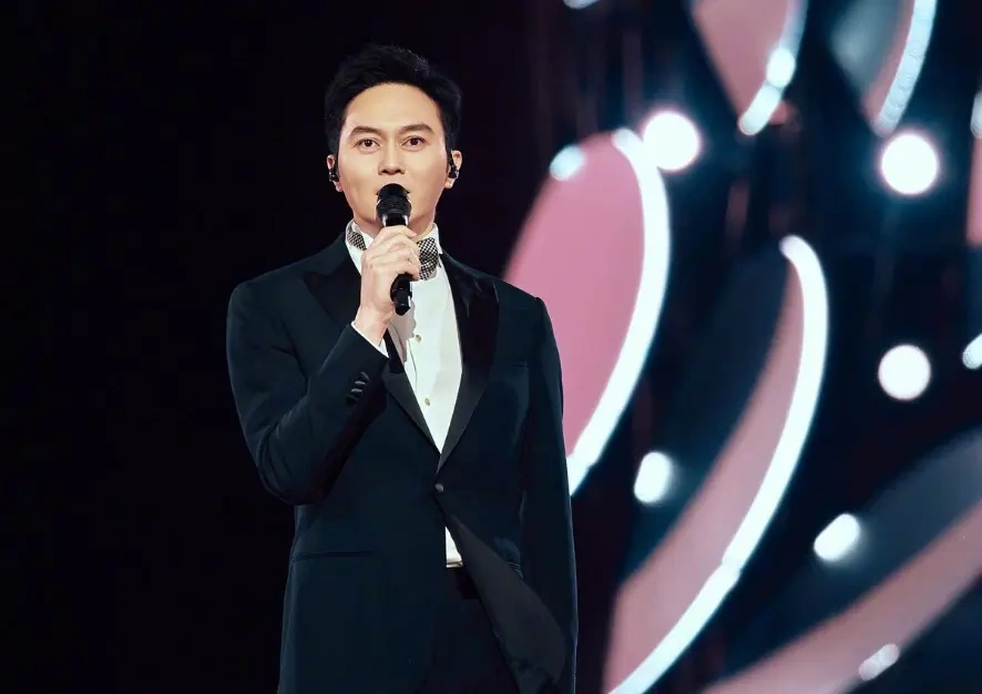久违十年终赴约！张智霖 2026「在」巡回演唱会正式官宣